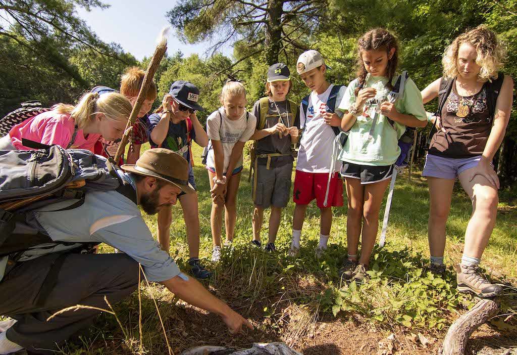 Programa para jovens com guarda florestal