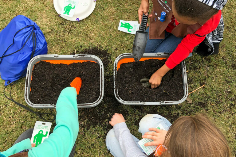 Demonstração do Buraco do Gato para Jovens